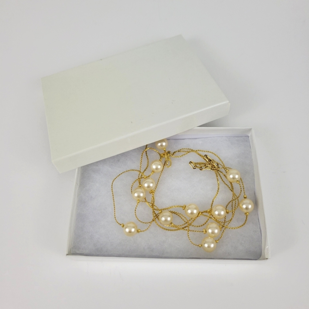 Elegant Gold and Pearl Necklace